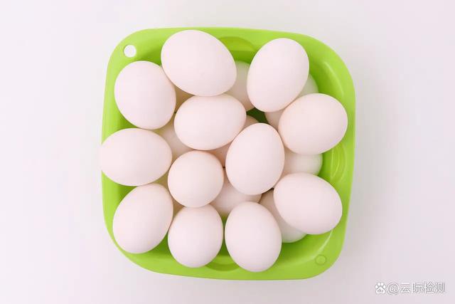 在我国禽蛋产品中,鸡蛋产量占禽蛋总产量的比例稳定在84%左右,其他